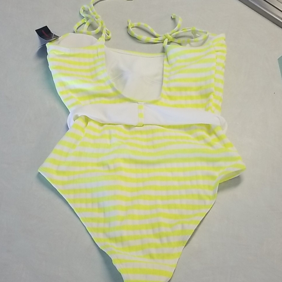 Women's juniors swimsuit. - Picture 2 of 3